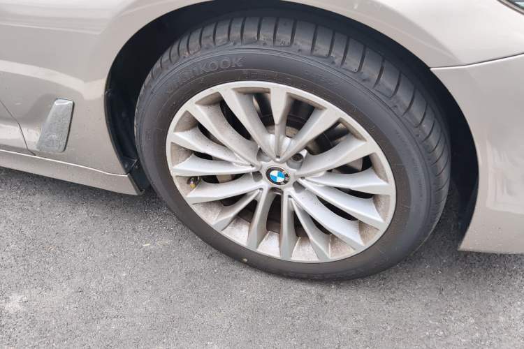 Used BMW 5 Series 2019 530Li Leading Model Luxury Package Right Front Wheel Hub