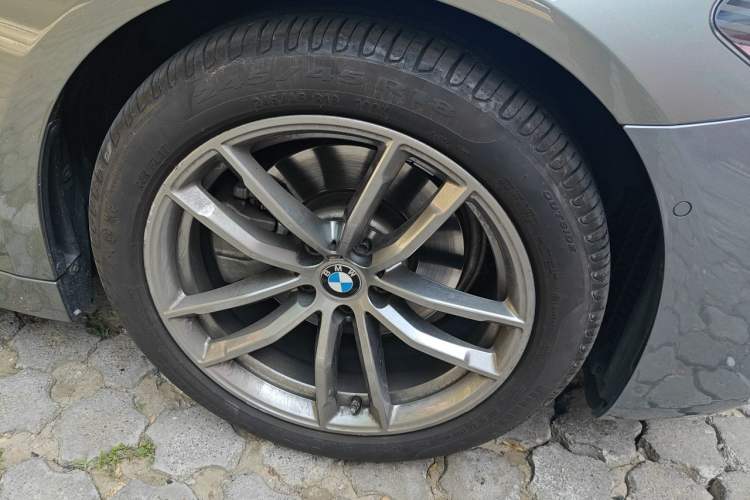Used BMW 5 Series  Right Front Wheel Hub