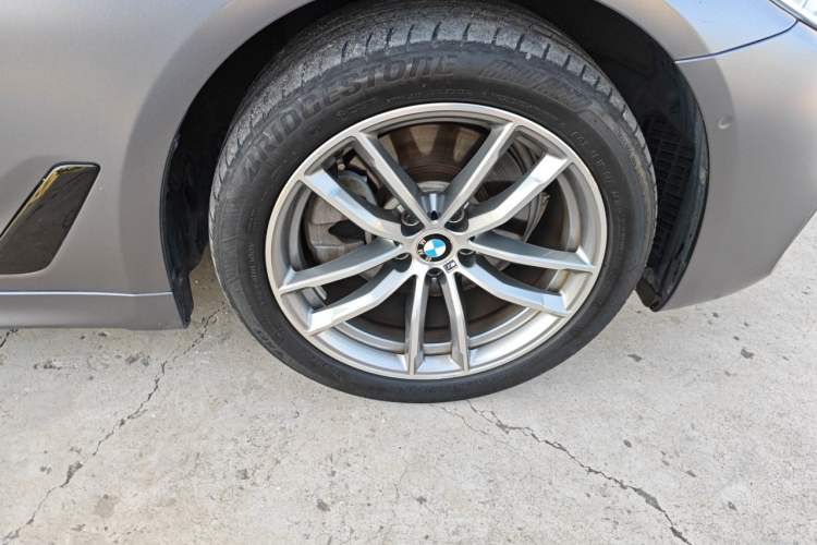 Used BMW 5 Series 2019 525Li M Sport Package Right Front Wheel Hub