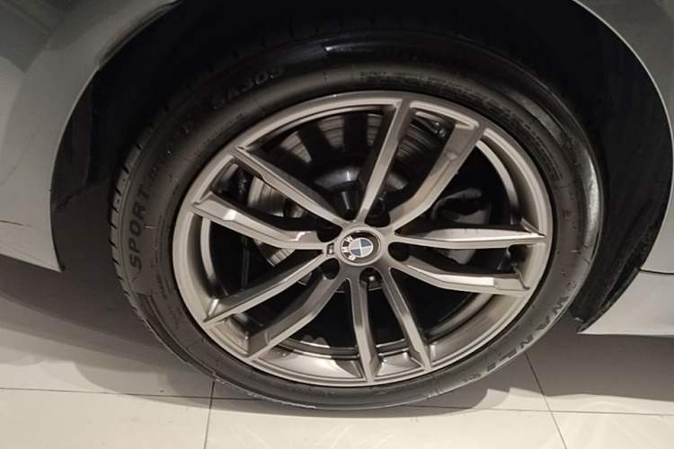 Used BMW 5 Series 2019 525i M Sport Package Right Rear Wheel Hub