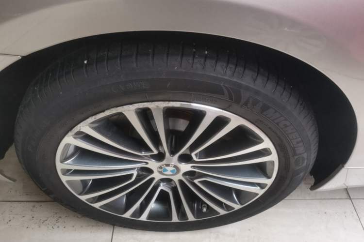 Used BMW 5 Series 2019 530Li Luxury Edition Premium Package Right Rear Wheel Hub