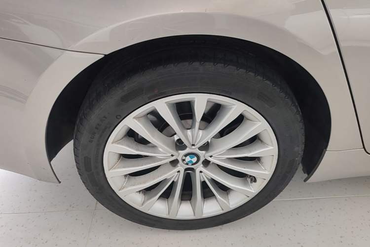 Used BMW 5 Series 2019 Facelifted 530Li Leading Edition Luxury Package Right Rear Wheel Hub