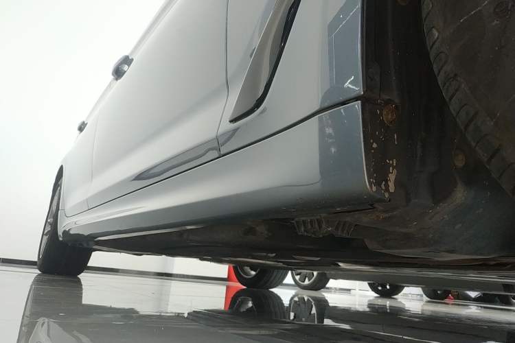 Used BMW 5 Series 2019 Restyled 525i M Sport Package Right Side Sill