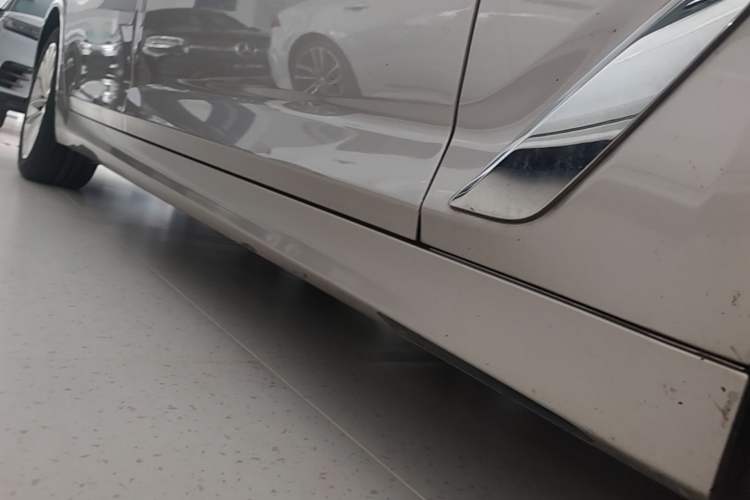 Used BMW 5 Series 2019 Facelifted 530Li Leading Edition Luxury Package Right Side Sill