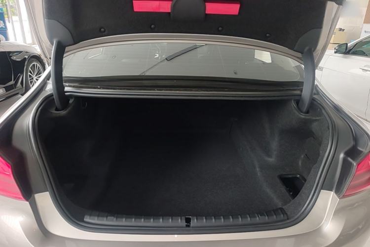 Used BMW 5 Series 2019 Facelifted 530Li Leading Edition Luxury Package Trunk