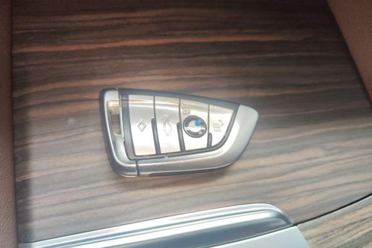Used BMW 5 Series 2019 530Li Leading Model Luxury Package Vehicle Key