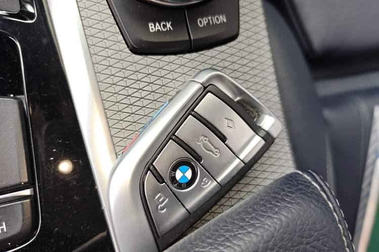 Used BMW 5 Series 2019 525i M Sport Package Vehicle Key