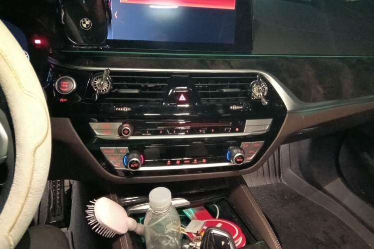 Used BMW 5 Series 2019 525Li M Sport Package Audio And AC Panel