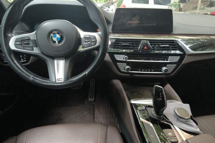 Used BMW 5 Series 2019 525Li M Sport Package Center Console