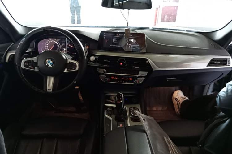 Used BMW 5 Series 2019 525i M Sport Package Center Console