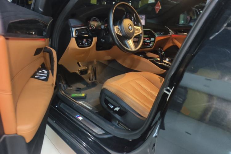 Used BMW 5 Series 2019 530Li Leading Model M Sport Package Driver Seat