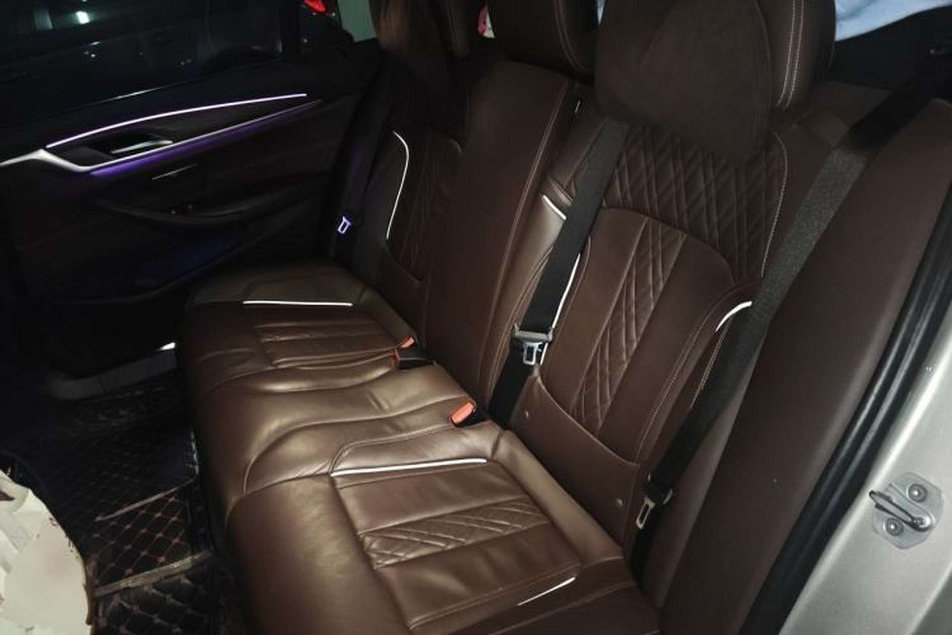 Used BMW 5 Series 2019 530Li Leading Model Luxury Package Left Rear Seat
