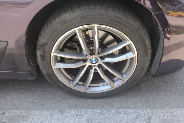 Used BMW 5 Series 2019 525Li M Sport Package Right Front Wheel Hub