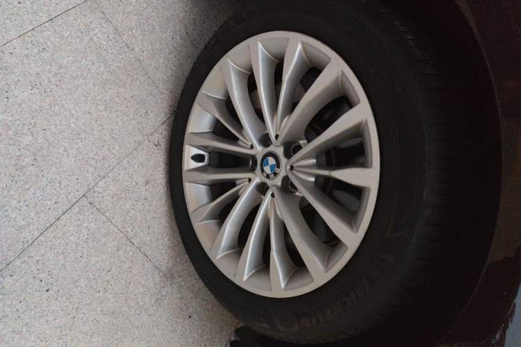 Used BMW 5 Series 2019 530Li Leading Model Luxury Package Right Front Wheel Hub