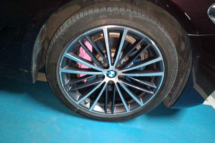 Used BMW 5 Series 2019 Restyled 530Li Luxury Edition M Sport Package Right Front Wheel Hub