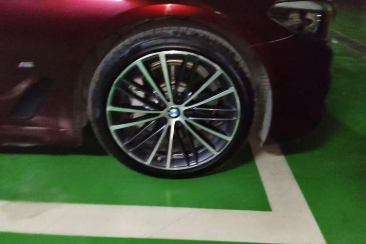 Used BMW 5 Series 2019 Facelifted 530Li Leading Edition M Sport Package Right Front Wheel Hub