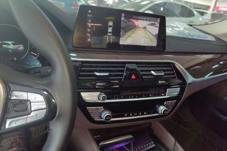 Used BMW 5 Series 2019 525Li Luxury Package Audio And AC Panel