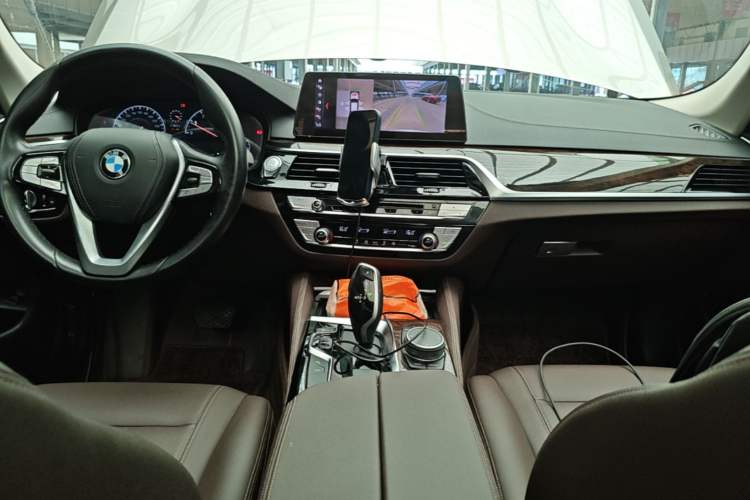 Used BMW 5 Series 2019 Facelifted 525Li Luxury Package Audio And AC Panel
