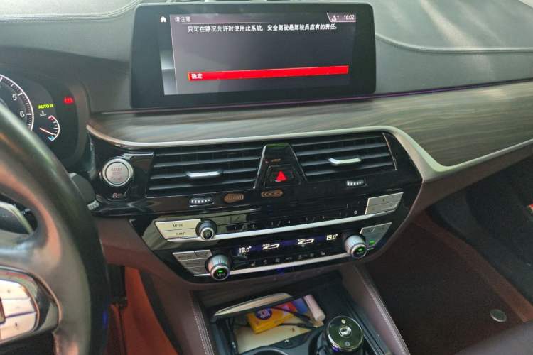 Used BMW 5 Series 2019 530Li Leading Model Luxury Package Audio And AC Panel