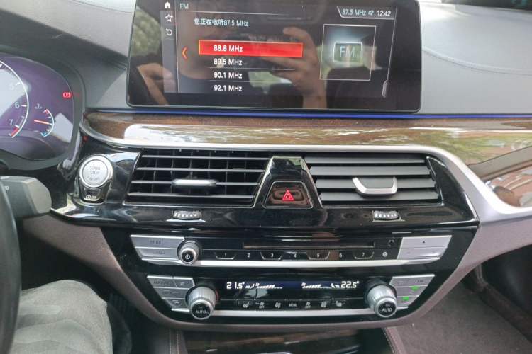 Used BMW 5 Series 2019 Facelifted 525Li Luxury Package Audio And AC Panel