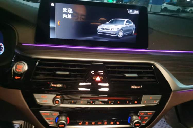 Used BMW 5 Series 2019 530Li Leading Model Luxury Package Audio And AC Panel