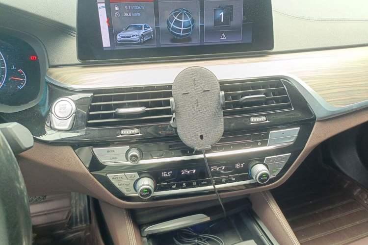 Used BMW 5 Series 2019 Facelifted 530Li Leading Edition Luxury Package Audio And AC Panel