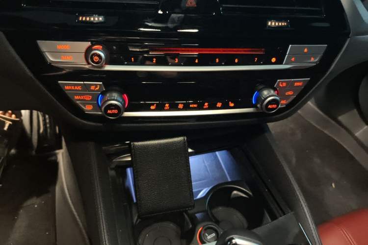 Used BMW 5 Series 2019 Facelifted 530Li Leading Edition M Sport Package Audio And AC Panel