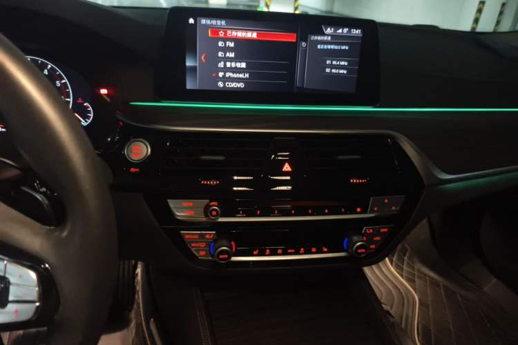 Used BMW 5 Series 2019 530Li Leading Model Luxury Package Audio And AC Panel
