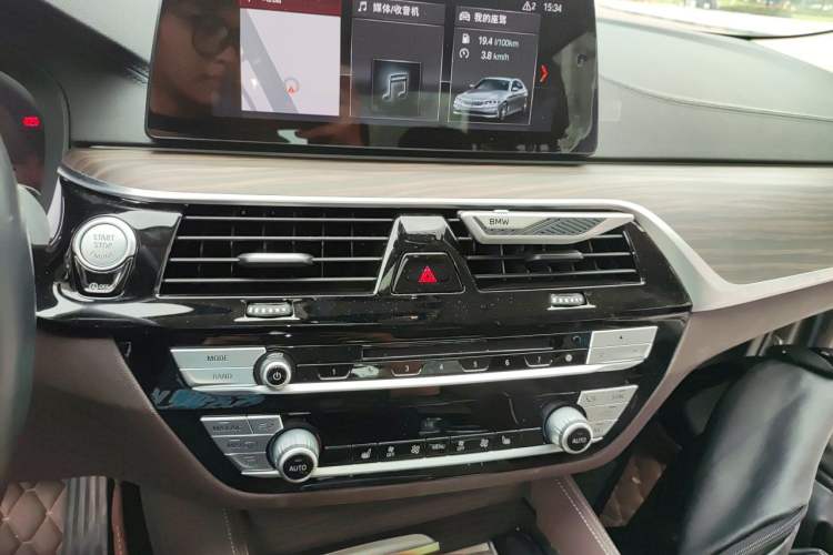 Used BMW 5 Series 2019 Facelifted 530Li Leading Edition Luxury Package Audio And AC Panel