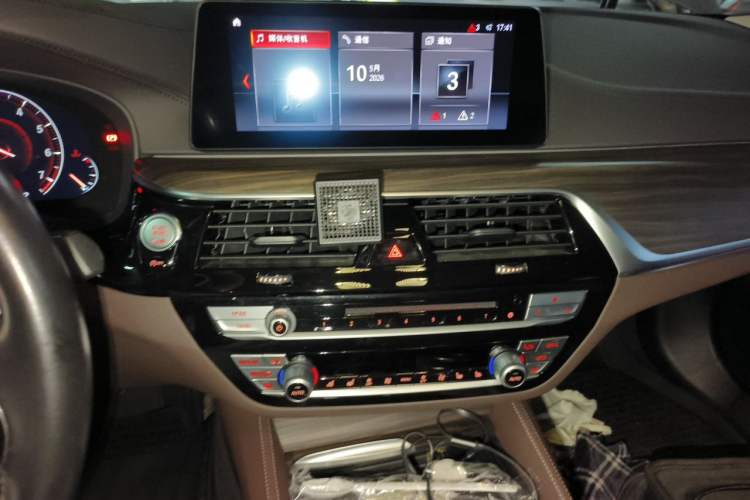 Used BMW 5 Series 2019 530Li Leading Model Luxury Package Audio And AC Panel