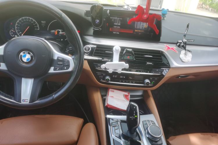 Used BMW 5 Series 2019 525i M Sport Package Center Console