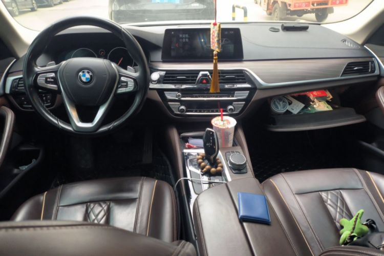 Used BMW 5 Series 2019 530Li xDrive Luxury Package Center Console