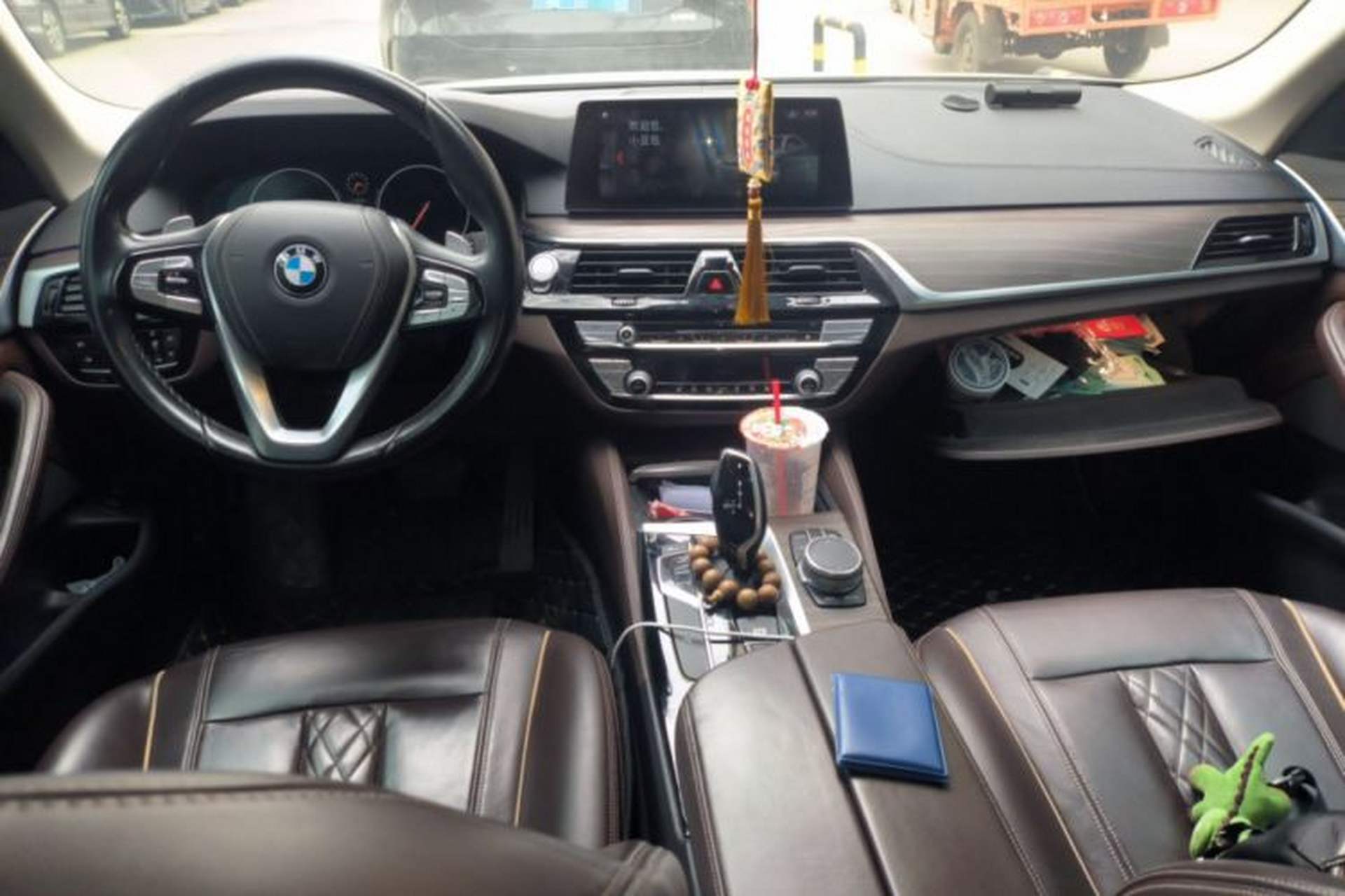 Used BMW 5 Series 2019 530Li xDrive Luxury Package Center Console