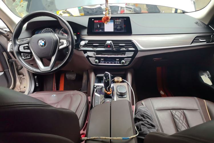 Used BMW 5 Series 2019 Facelifted 530Li Leading Edition Luxury Package Center Console