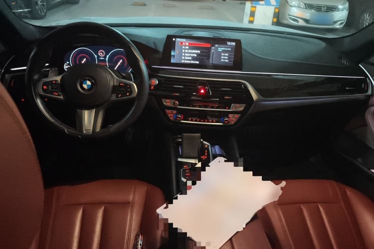 Used BMW 5 Series 2019 Facelifted 530Li Leading Edition M Sport Package Center Console