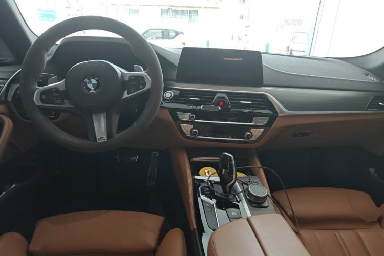 Used BMW 5 Series 2019 Facelifted 530i M Sport Package Center Console