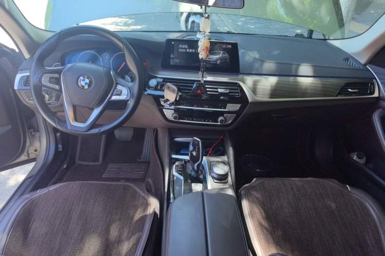 Used BMW 5 Series 2019 Updated 530Li xDrive Luxury Package Center Console