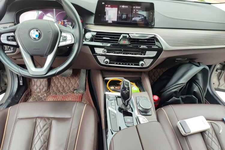 Used BMW 5 Series 2019 Facelifted 530Li Leading Edition Luxury Package Center Console