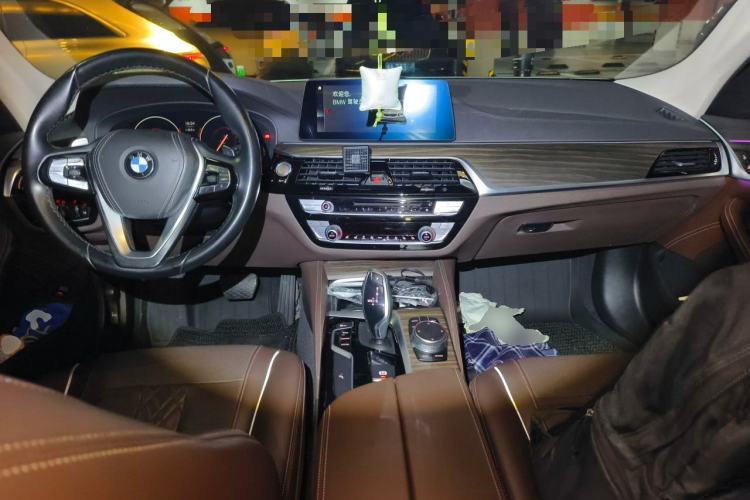 Used BMW 5 Series 2019 530Li Leading Model Luxury Package Center Console