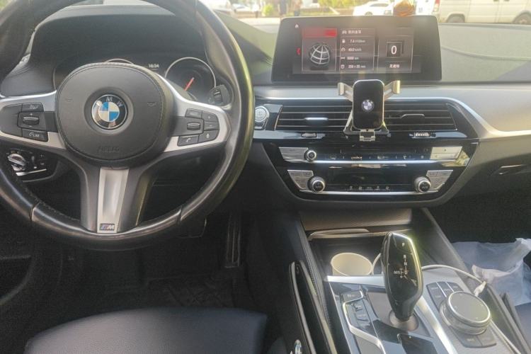 Used BMW 5 Series 2019 525i M Sport Package Center Console