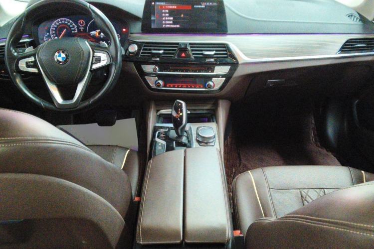 Used BMW 5 Series 2019 Facelifted 530Li Luxury Edition Premium Package Center Console
