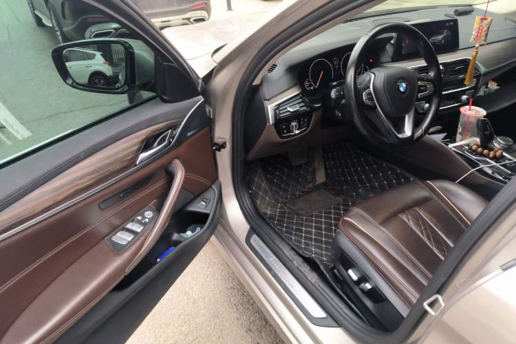 Used BMW 5 Series 2019 530Li xDrive Luxury Package Driver Seat