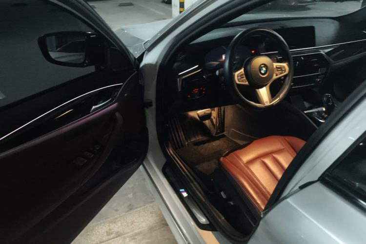 Used BMW 5 Series 2019 Facelifted 530Li Leading Edition M Sport Package Driver Seat