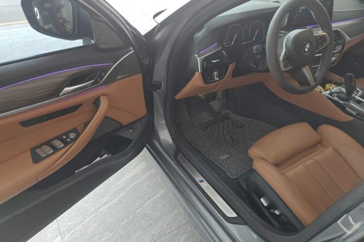 Used BMW 5 Series 2019 Facelifted 530i M Sport Package Driver Seat
