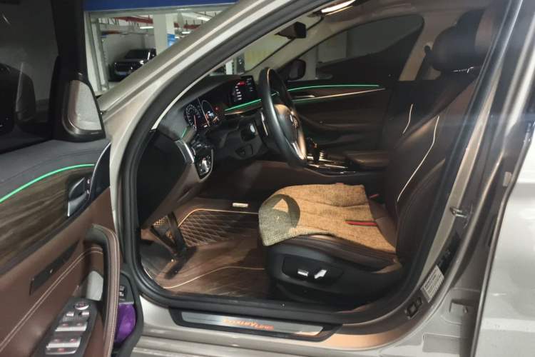 Used BMW 5 Series 2019 530Li Leading Model Luxury Package Driver Seat