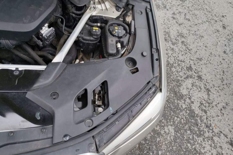 Used BMW 5 Series 2019 525Li Luxury Package Engine Bay Left
