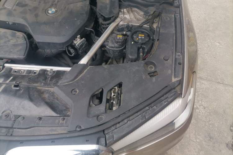 Used BMW 5 Series 2019 525Li Luxury Package Engine Bay Left