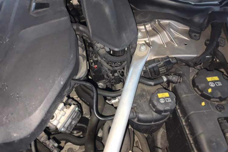 Used BMW 5 Series 2019 525Li Luxury Package Engine Bay Left