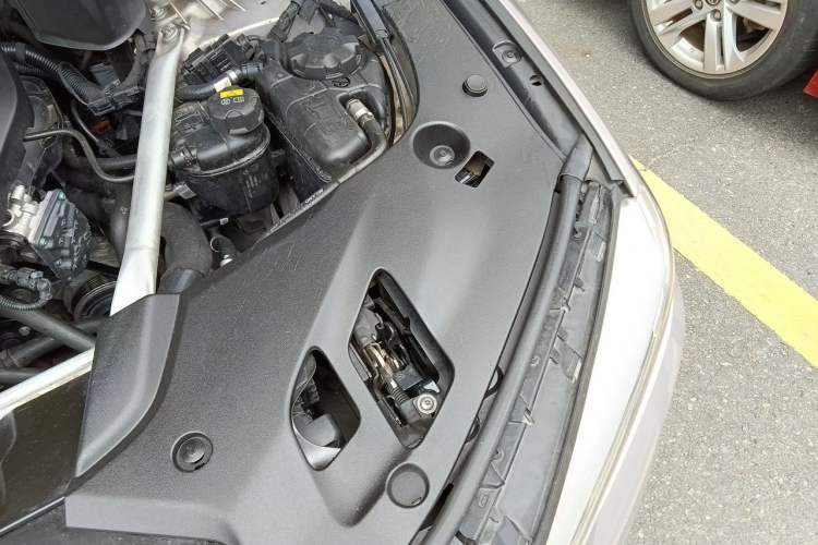 Used BMW 5 Series 2019 525Li Luxury Package Engine Bay Left