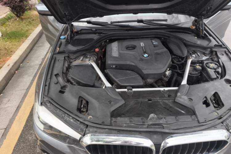 Used BMW 5 Series 2019 525i M Sport Package Engine Bay Right